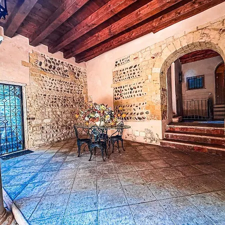 Theatre Private Garden And Free Parking *