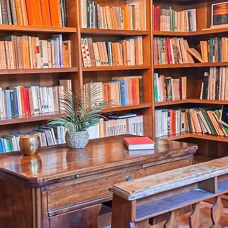 Theatre Private Garden And Free Parking