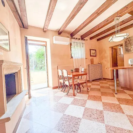 Apartmán Theatre Private Garden And Free Parking *