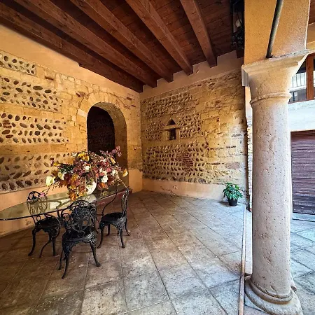 Theatre Private Garden And Free Parking