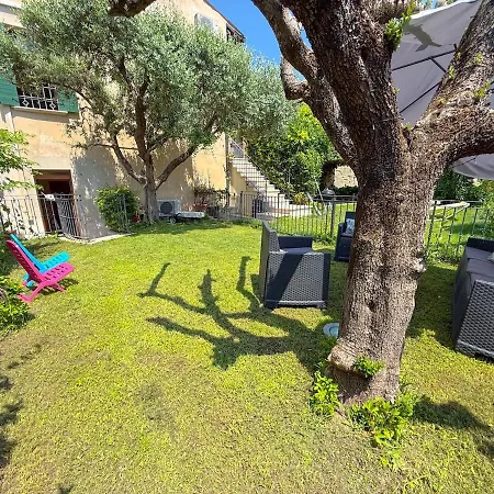 Apartmán Theatre Private Garden And Free Parking