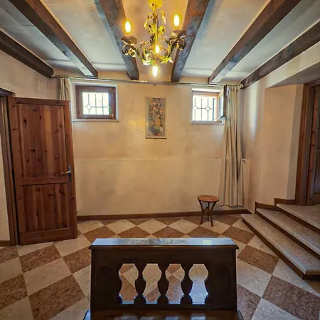 Apartmán Theatre Private Garden And Free Parking