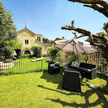 At Ponte Pietra With Garden And Parking Daire