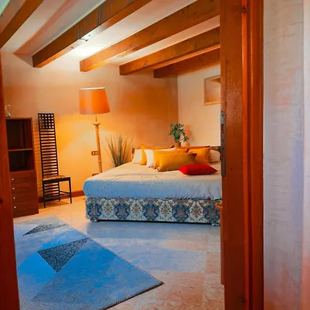 Apartmán Theatre Private Garden And Free Parking *