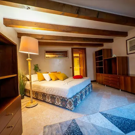 Appartamento At Ponte Pietra With Garden And Parking